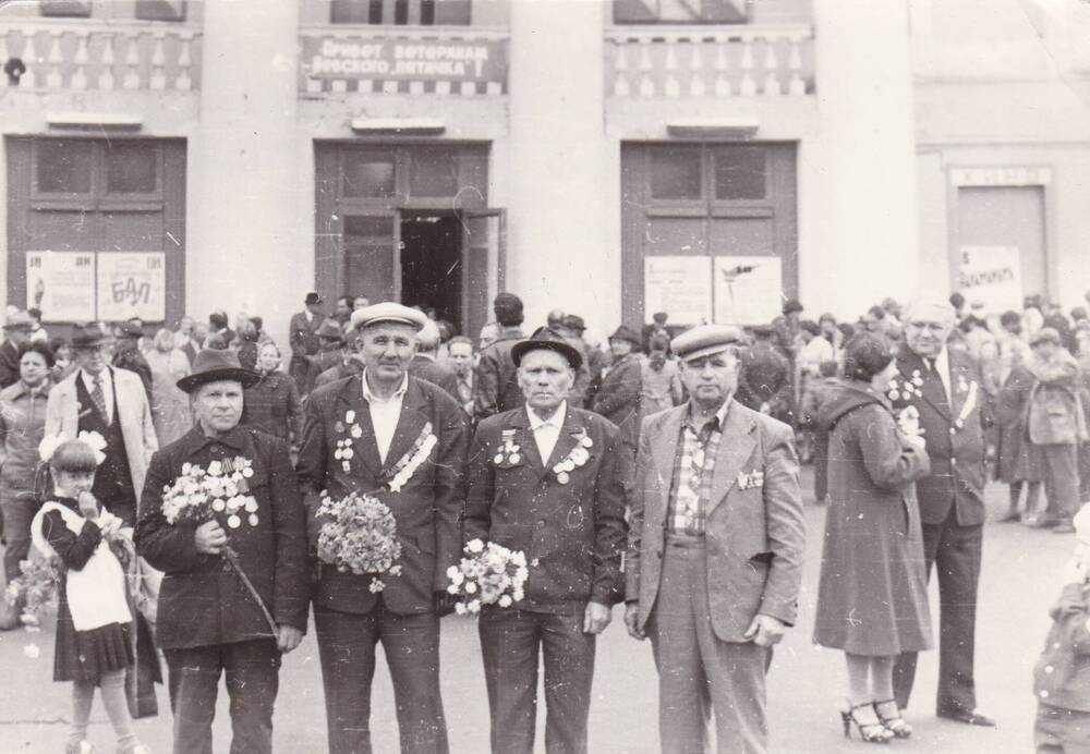 Фотография Встреча участников битва на Невском пятачке