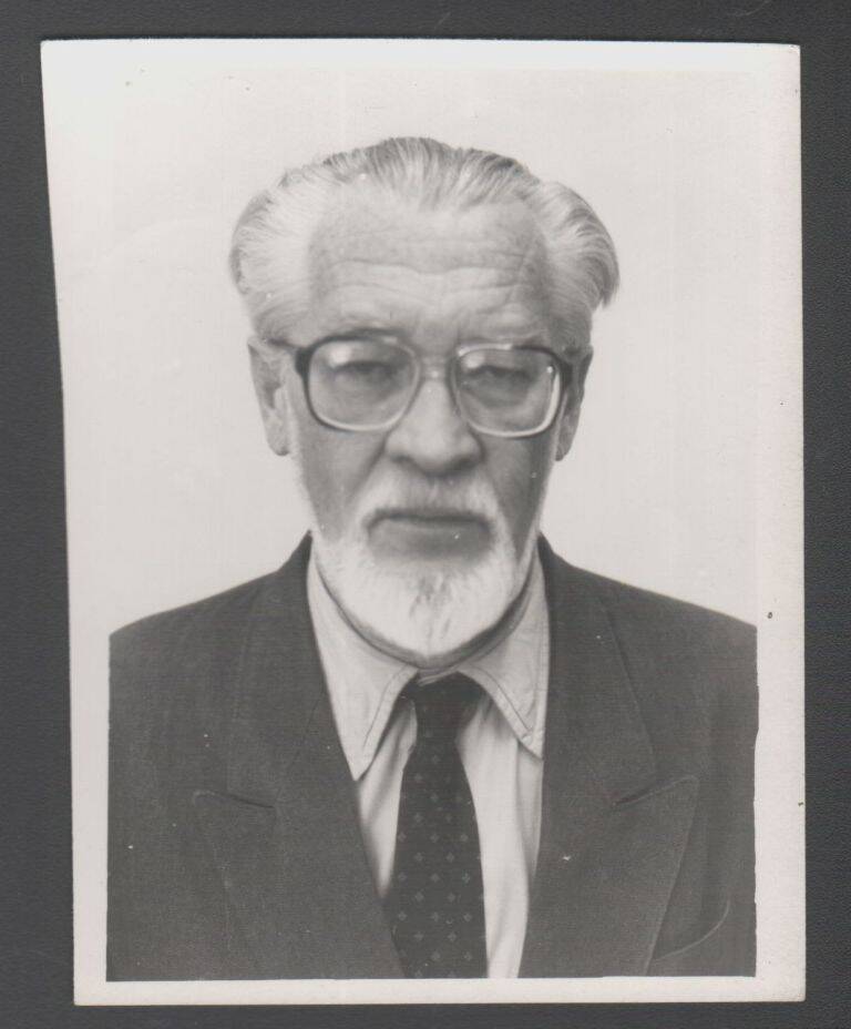 Фотопортрет: профессор Ю.П.Смирнов в период работы в Ставропольском государственном университете. 1996 г.