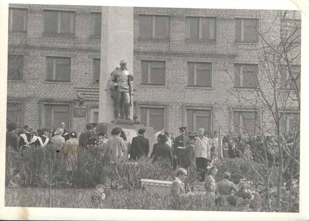 Фотография. Открытие обелиска в честь павших в годы Великой Отечественной войны, 1965 г