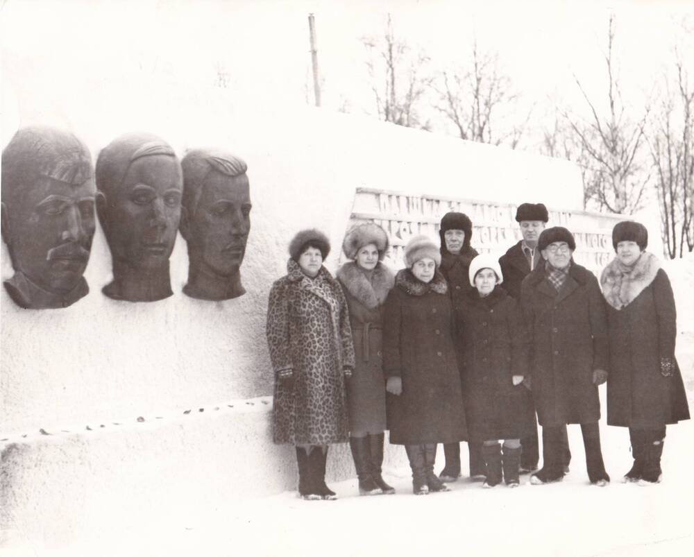 Фотография Участники возложения венков на могилу Сергеева И.Т.