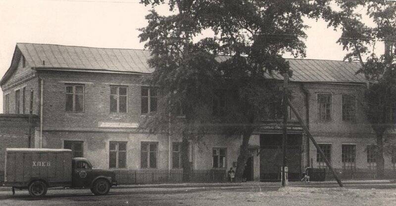 Фотография. Внешний вид здания Прядильно-трикотажной фабрики. Щелковский район. 1960-1970-е годы