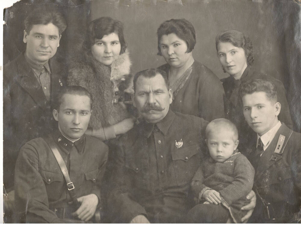 Фото. Семья Горбачева Г.А. с детьми В.И. Чапаева