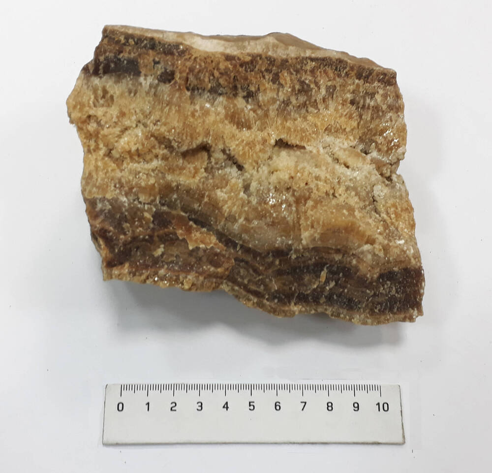 Кальцит, фрагмент натечной корки