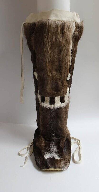 Муручон правый. Из комплекта: Муручон, эвенкийская мужская, праздничная, зимняя обувь с чулками