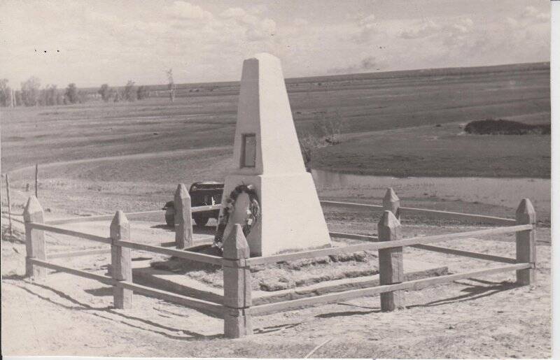 Фотография. Обелиск павшим бойцам в Техтюре 1922