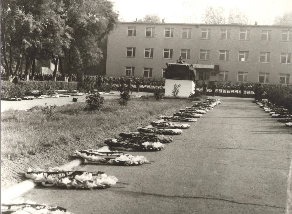 Фотография. Похороны погибшего экипажа и десантников при катастрофе самолета Ил-76