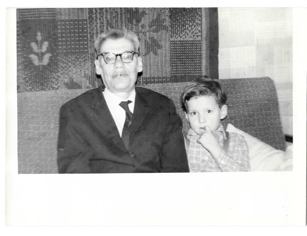 Фотография Ф.Е. Витачека с внуком К.М. Семенцова-Огиевского