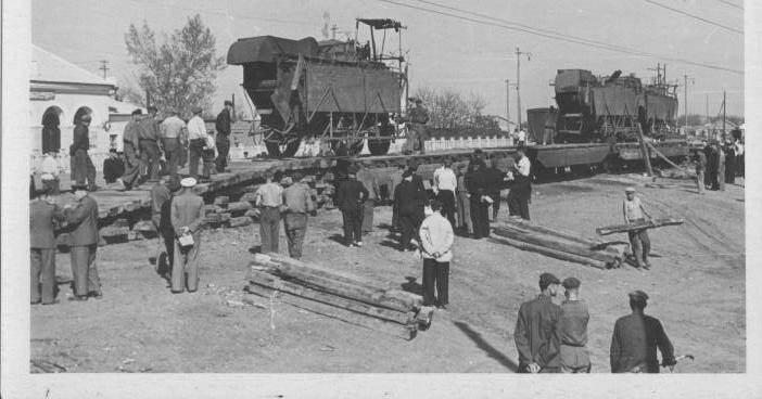 Фотография  Комбайны Сталинец - 6 (выгрузка, сборка, осмотр) 1954г..