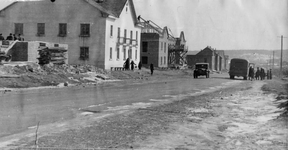 Фотография черно-белая. Строительство жилого поселка Тулунского стекольного завода. г.Тулун, Иркутская область.