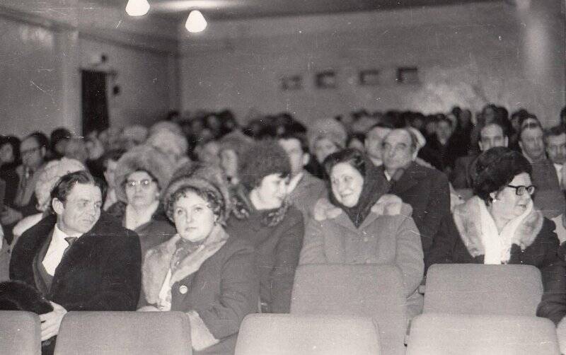 Фотография: Торжественное собрание к 40-летию прииска Красноармейский. Красноармейский.