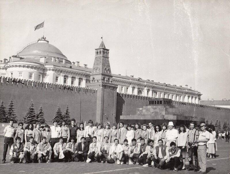 Фотография: Участники молодежного фестиваля в Москве. Москва, 1984 год.