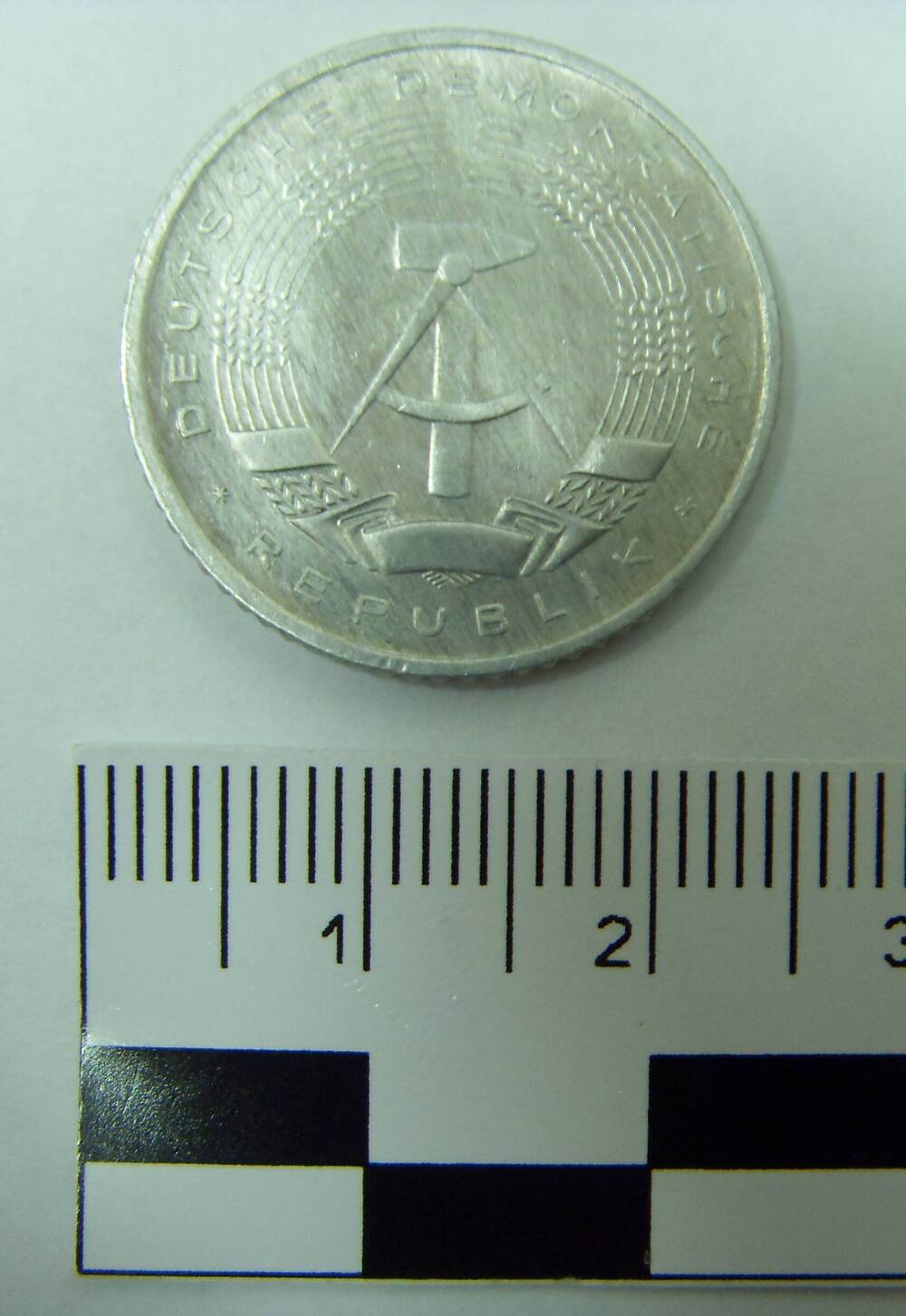 Монета 50 pfennig пфеннигов 1982 г. Германская Демократическая Республика.