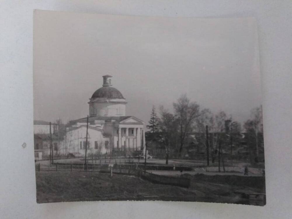 Фотография Набережная возле Арамильского храма