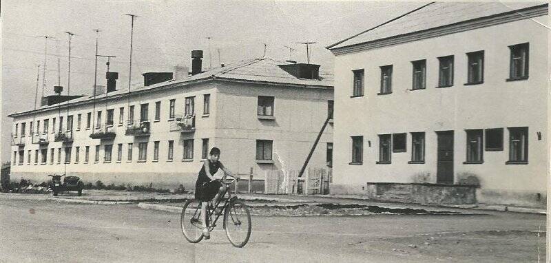 Фотография черно-белая. С. Кинель-Черкассы. Улица Чапаевская.