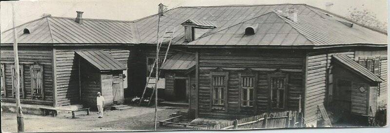 Фотография черно-белая. Старое здание Богородской школы.