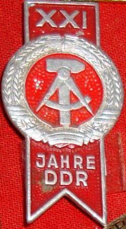 Значок, XXI JAHRE DDR.