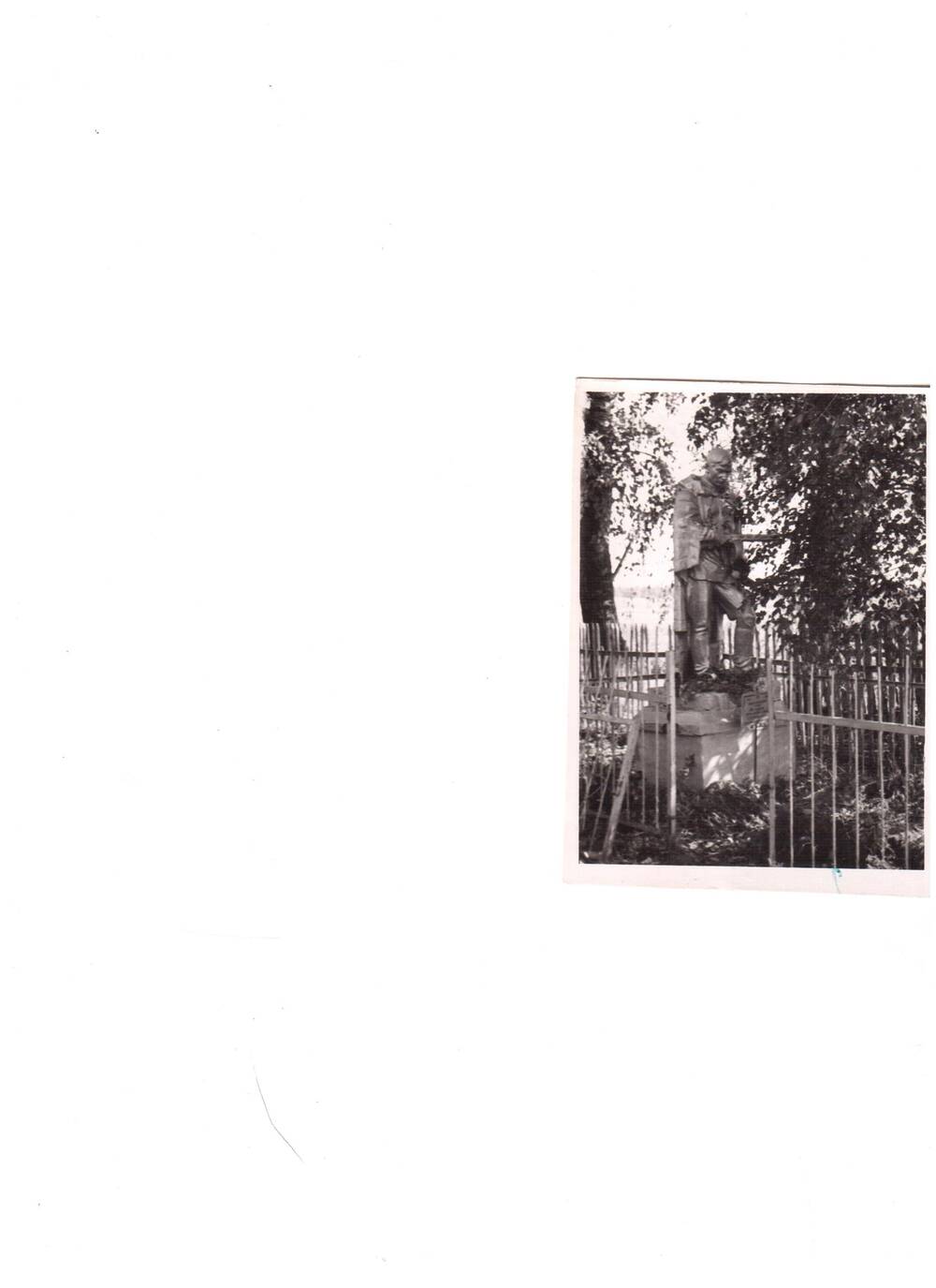 Фотография. Братская воинская могила в д.Шелковка. Рузский район, Московская область.