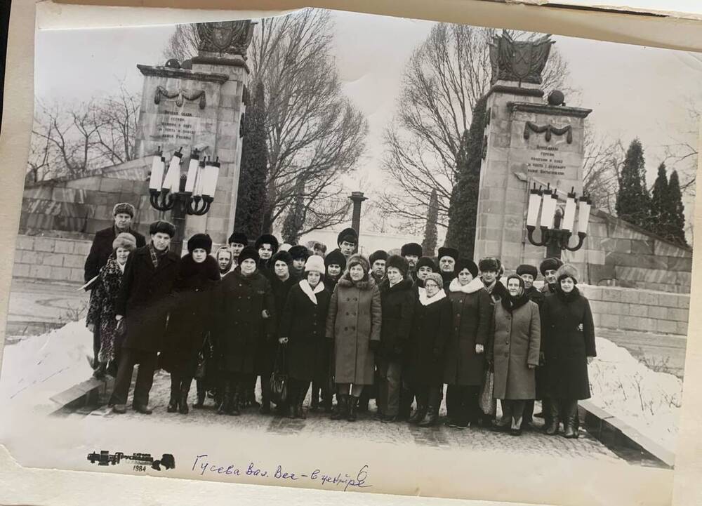 Фотография. В центре Гусева Валентина Васильевна-библиотекарь, село Гагино.