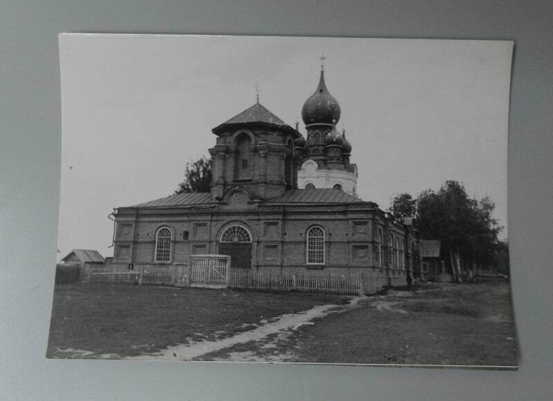 Фото. Церковь в селе Каракша.