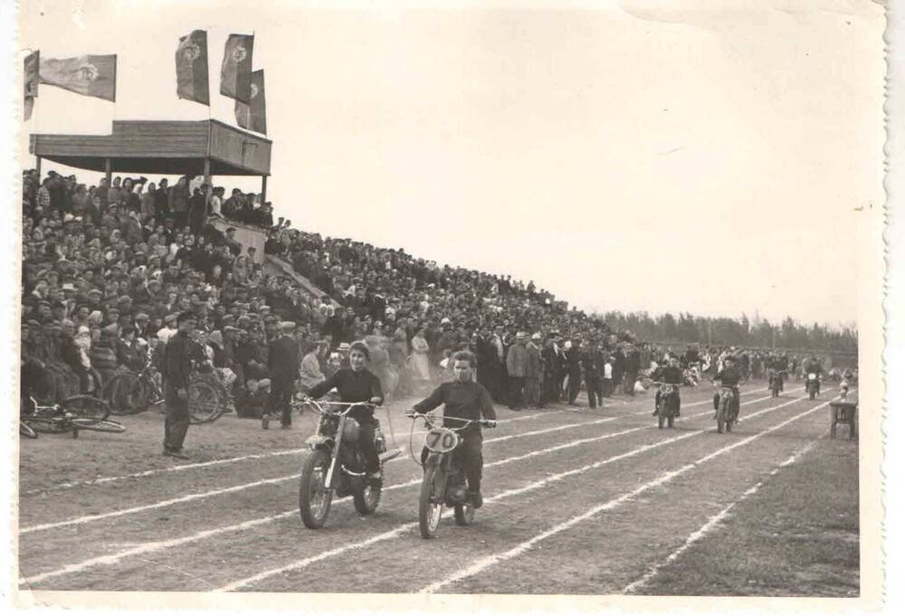 Фотография Празднование 1 Мая 1960г. в г. Зернограде 