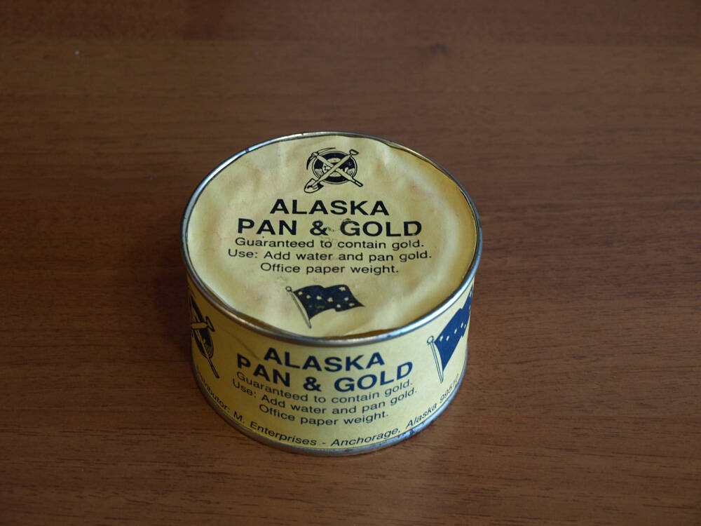 Консервная банка, с грунтом внутри. Alaska pan & gold. Аляска, Анкоридж