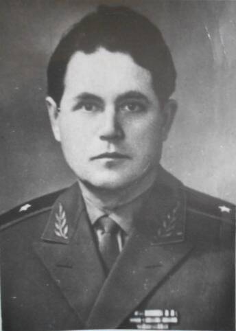 Фотопечать. Генерал-майор Николай Николаевич Николаев в военной форме.