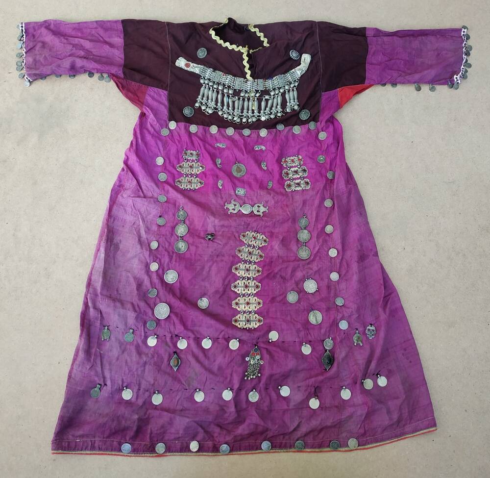 Платье из фиолетового шелк
