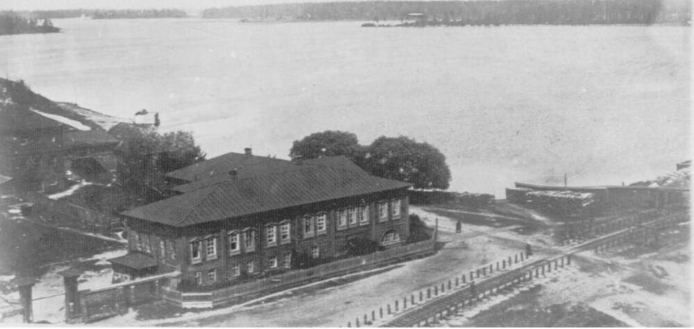 Фото: Господский дом Никиты Демидова - одно из первых зданий в Людинове, с 1820 г. резиденция Мальцовых