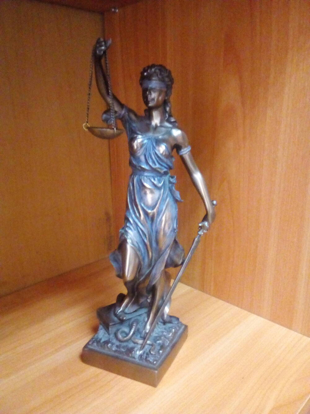 Статуэтка «Богиня правосудия»