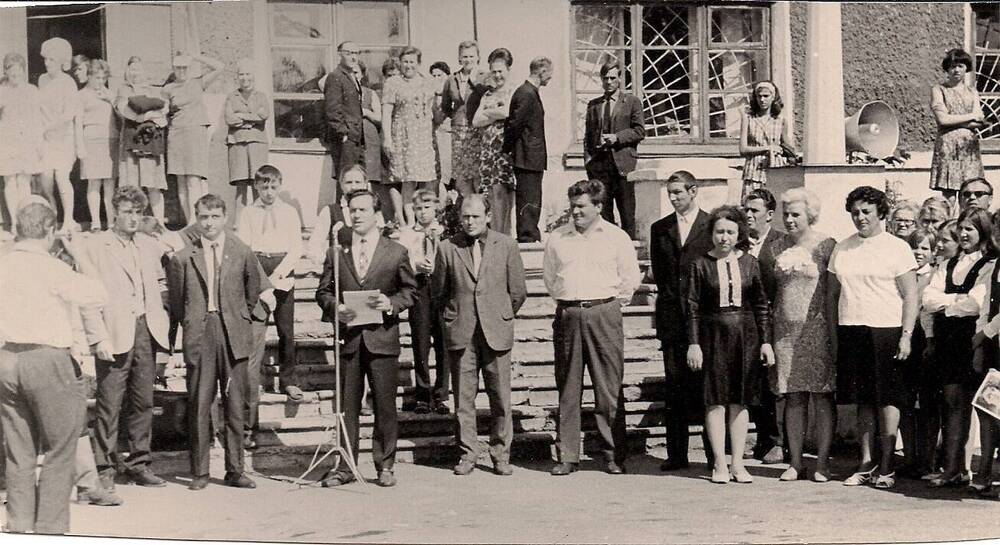 Фото чёрно-белое Проводы участников мотопробега Киселёвск-Владивосток 1972 год