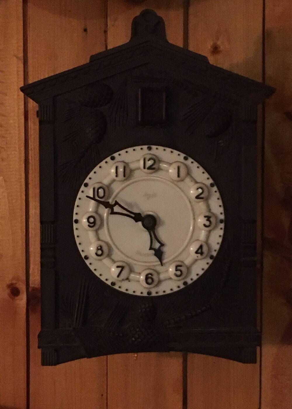 Часы настенные с кукушкой.