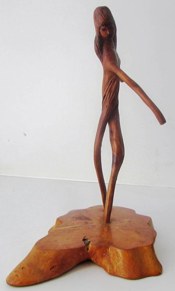 Скульптура. Танцующая девушка