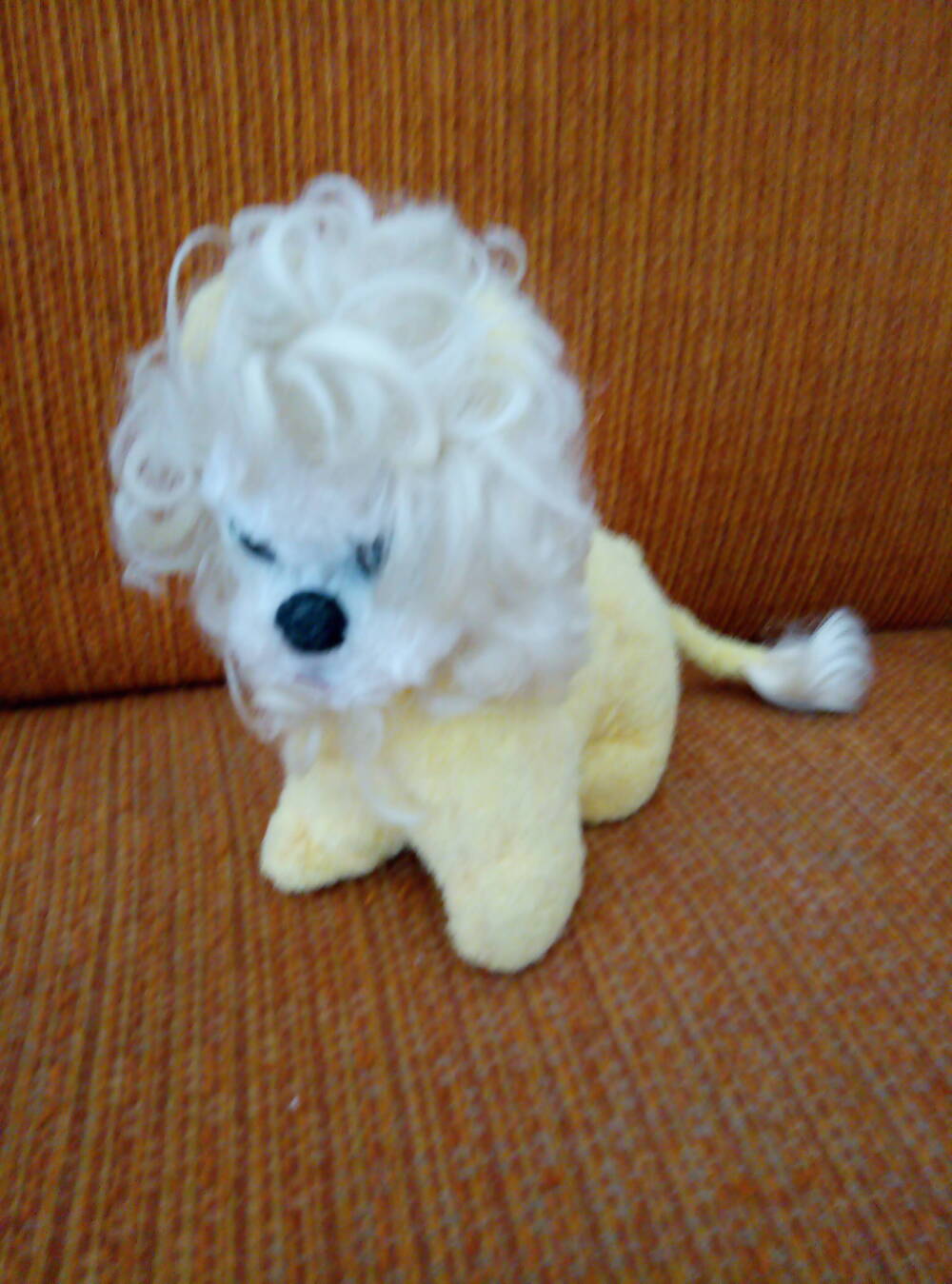Львенок- детская игрушка мягко набивная,  двух шовная из искусственного желтого меха.  СССР, 1960-е гг.
