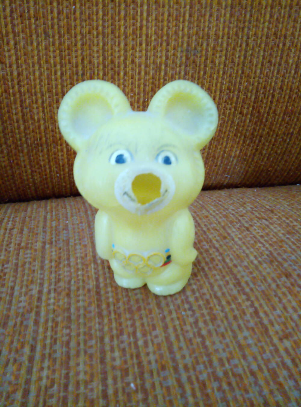 Медвежонок олимпийский - детская игрушка,  пластмассовая. СССР, 1980 г.