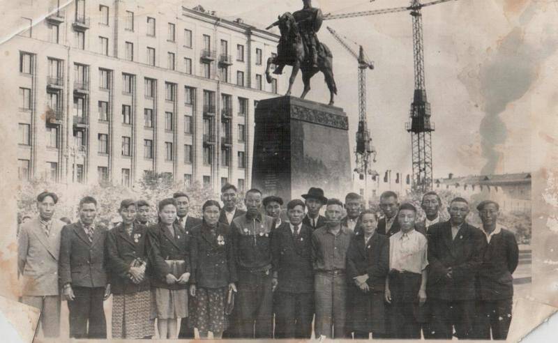 Фотография. Поселков Района. Фотография директоров совхоза Усть-Таттинского наслега.