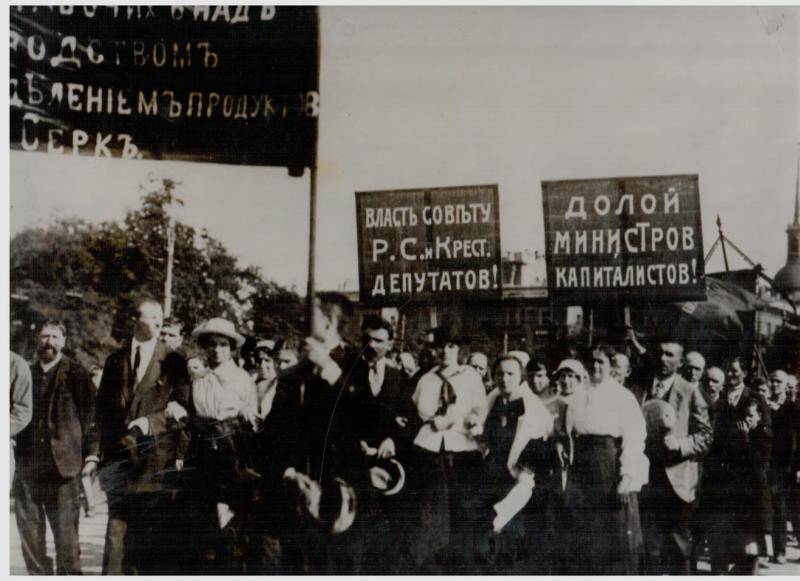 Фотография октябрьской революции. Митинг трудящихся.