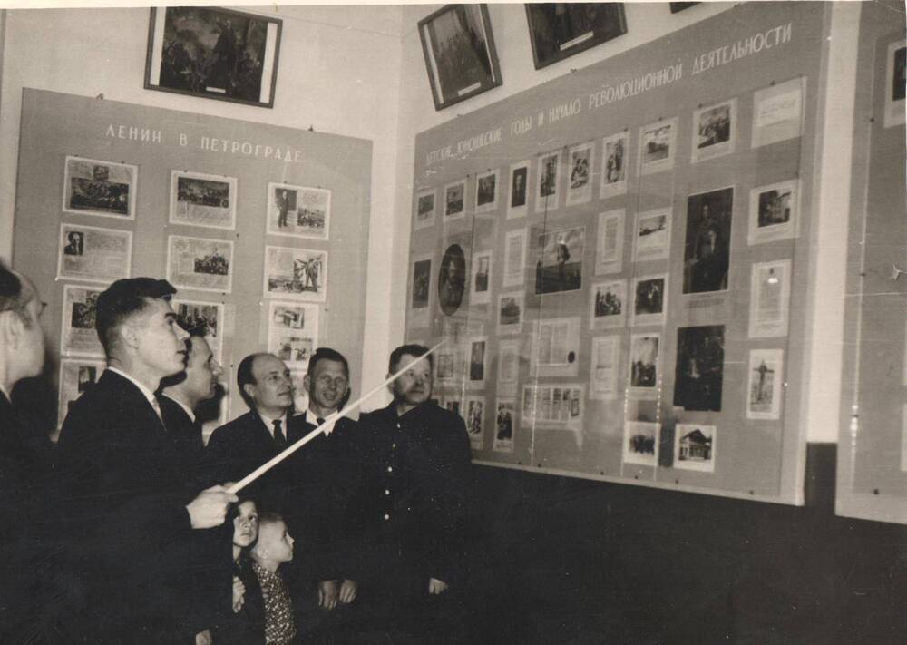Фотография . Открытие класса-музея В.И.Ленина  школа № 59. 1960 г.