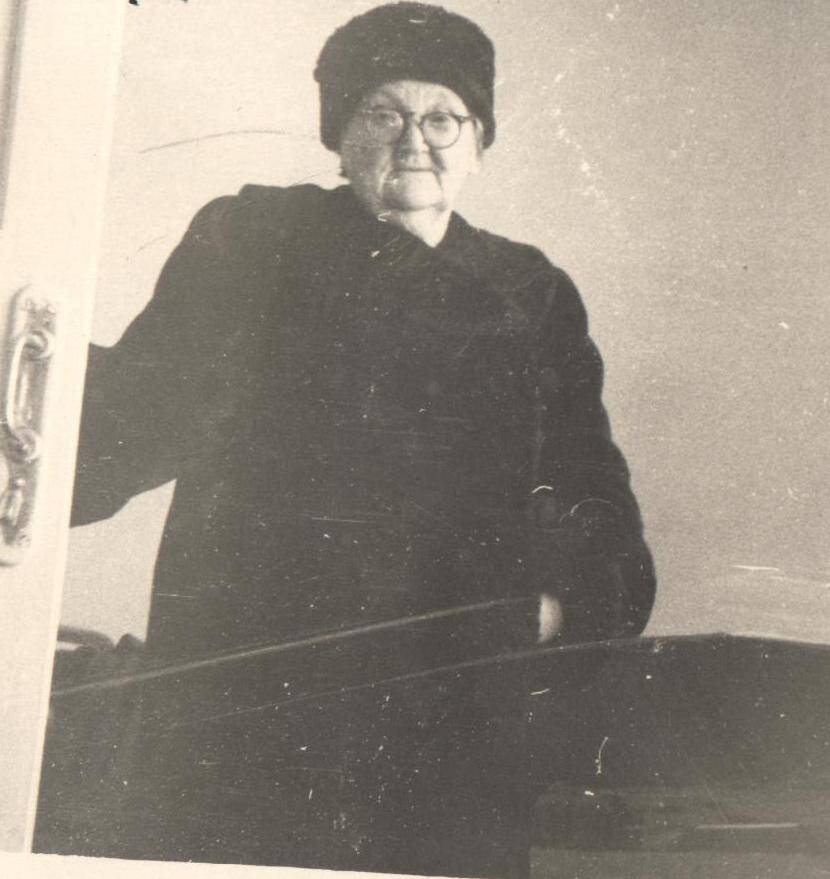 Фотография. Первая учительница железнодорожной школы №59 Славницкая. 1963 г