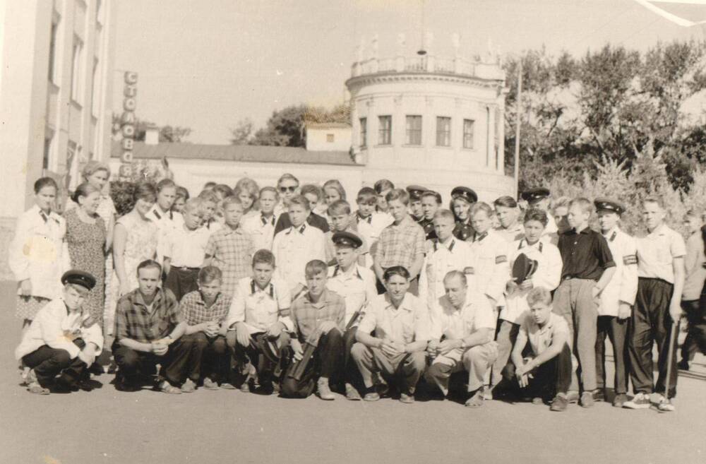Фотография. Учащиеся средней школы № 4 станции Сергач на практике. 1955 г.