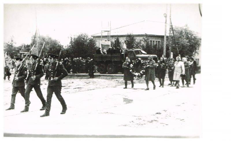 Фотография черно-белая. «Похороны Мингалева А.И. – красного партизана»