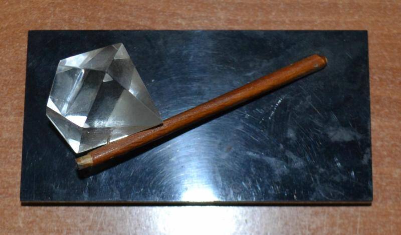 Сувенир  Алмаз  с  киркой
