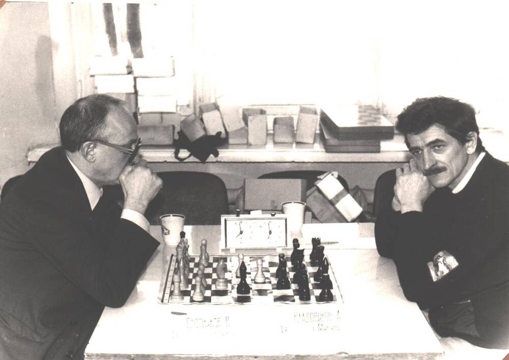 III Чемпионат по шахматам в городе Микуни. Кладовиков и Плотников участники чемпионата.