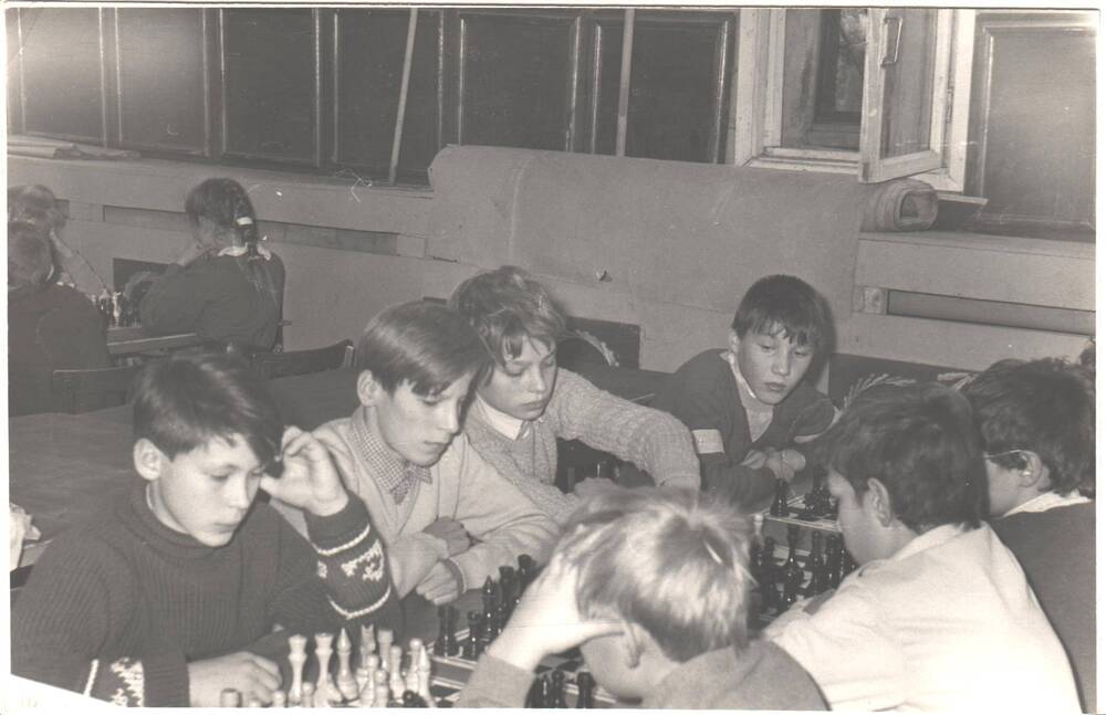 Участники первенства города среди школьников по шахматам. 