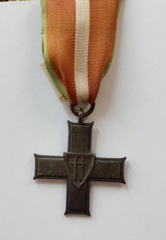 Польский орден Крест Грюнвальда III класса генерал-майора авиации Якушина Михаила Нестеровича.
