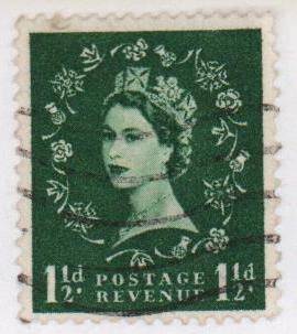 Марка почтовая Великобритании с портретом Елизаветы II . Номинальная стоимость 1 1/2 d британский пенни.