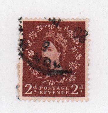Марка почтовая Великобритании с портретом Елизаветы II номинальной стоимостью 2 d  британских пени.