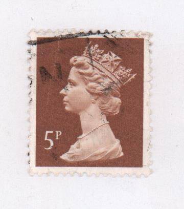 Марка почтовая Великобритании с портретом Елизаветы II, номинальной стоимостью 5 р британских пенни.