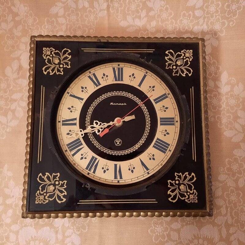 Часы «Янтарь» (без стекла циферблата) настенные