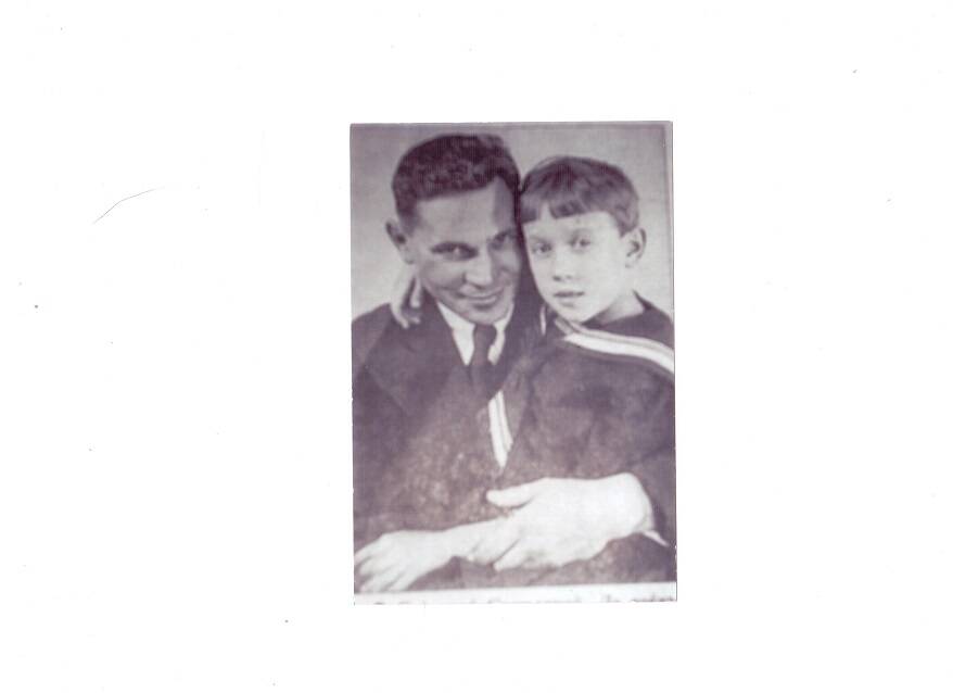 Фотография. П.А. Лидов ,военный корреспондент газеты  Правда с дочкой Светланой. 1938г.