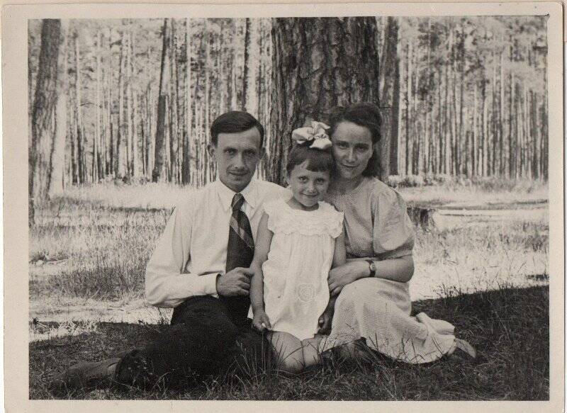 Фото семьи 1947 года Россия. Семья е. б.семья е. б.семья е. б.. Семья и Кронштадтского фото. Семья Биккерт. Отец е б